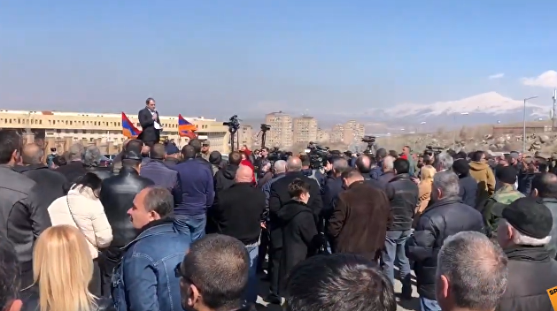 В Армении митингуют противники Пашиняна