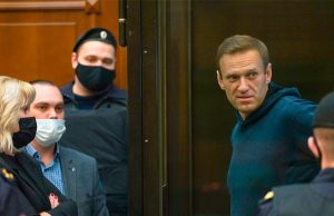 Более 70 мировых знаменитостей призвали Путина предоставить Навальному медпомощь в колонии