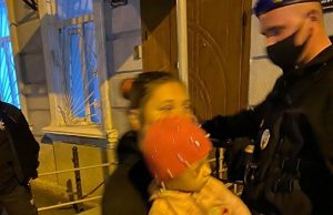 В Одессе голодные дети через форточку звали на помощь