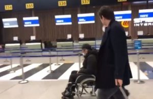 Алибасова, покидающего Москву в инвалидном кресле, застали журналисты