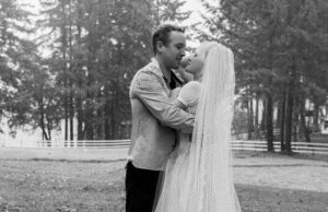 Памела Андерсон разводится с пятым мужем