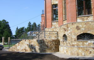 Преимущества отделки фасада натуральным камнем