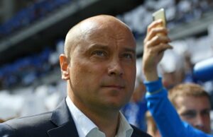 Тренер с «враждебной фамилией» судится с Facebook