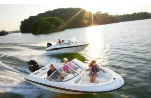 Проводим день с друзьями на катере или яхте