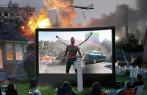 Слушать музыку, смотреть кино во время войны – да или нет. Мнение Вестей