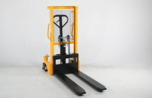 Штабелеры: особенности техники для склада