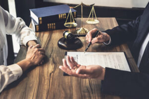 С какими вопросами помогают разобраться адвокаты и юристы
