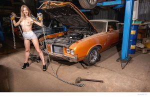 Календарь с красотками «Мечты механика-2022» вышел в свет