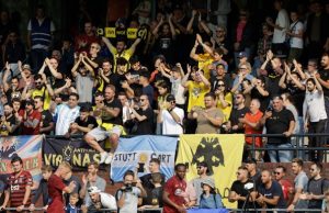 Бойня фанатов в Греции: есть погибший, матч перенесли