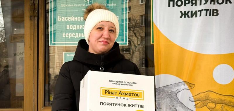 Переселенцы из Никольской громады в Киеве получили помощь от Фонда Рината Ахметова