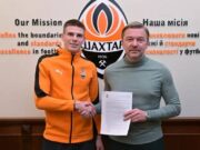 Футболист сборной Украины обновил контракт с донецким Шахтером